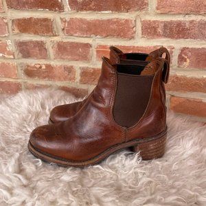 Frye Sabrina Chelsea Leather Boots